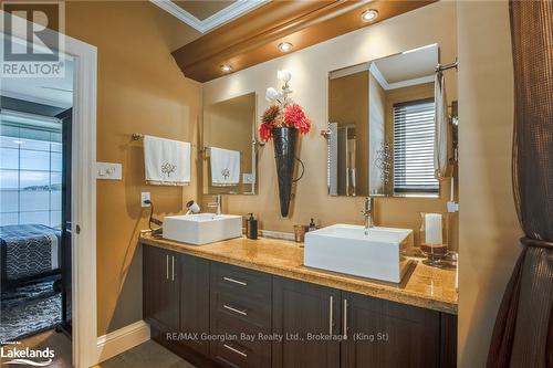 337 Aberdeen Boulevard, Midland, ON - Indoor Photo Showing Bathroom