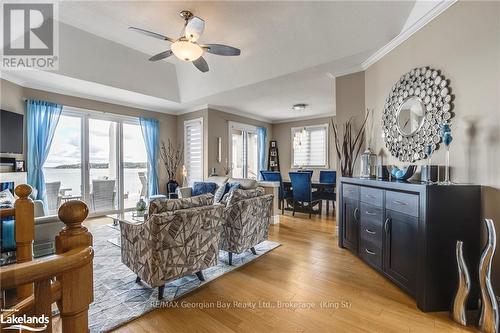 337 Aberdeen Boulevard, Midland, ON - Indoor Photo Showing Living Room