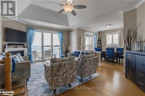 337 Aberdeen Boulevard, Midland, ON - Indoor Photo Showing Living Room