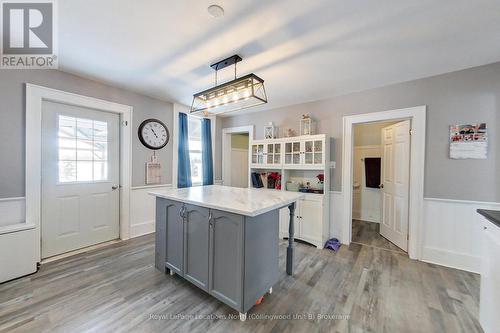 6176 21 22  Nottawasaga Sdrd, Clearview, ON - Indoor Photo Showing Kitchen