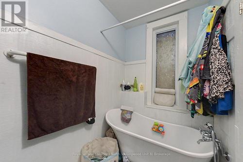 6176 21 22  Nottawasaga Sdrd, Clearview, ON - Indoor Photo Showing Bathroom