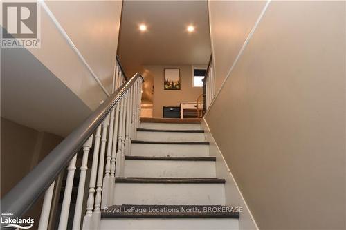 6176 21 22  Nottawasaga Sdrd, Clearview, ON - Indoor Photo Showing Bedroom