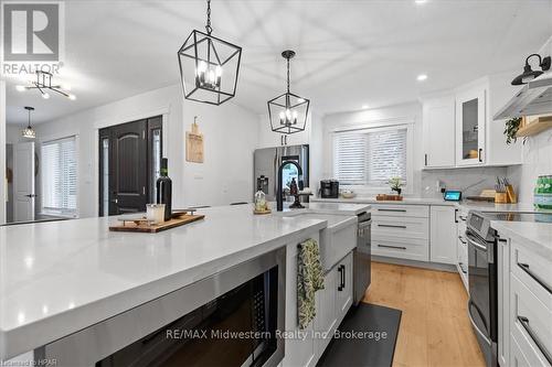 125 Armstrong Street W, North Perth (Listowel), ON - Indoor Photo Showing Kitchen With Upgraded Kitchen