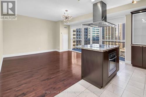 1006 - 1430 Yonge Street, Toronto, ON - Indoor Photo Showing Kitchen