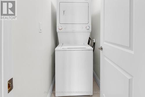 1006 - 1430 Yonge Street, Toronto, ON - Indoor Photo Showing Laundry Room