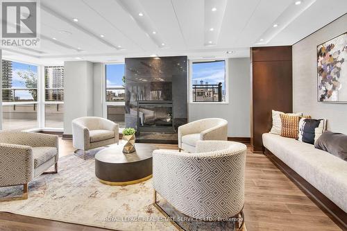 1006 - 1430 Yonge Street, Toronto, ON - Indoor Photo Showing Living Room