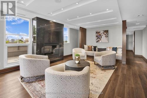 1006 - 1430 Yonge Street, Toronto, ON - Indoor Photo Showing Living Room