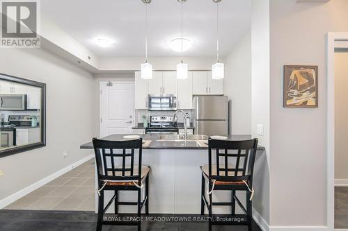 406 - 2490 Old Bronte Road E, Oakville, ON - Indoor Photo Showing Kitchen