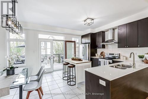 292 King Road, Richmond Hill, ON - Indoor Photo Showing Kitchen With Double Sink With Upgraded Kitchen