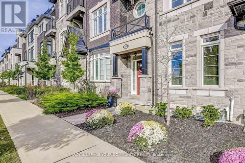 292 King Road, Richmond Hill, ON - Outdoor With Facade