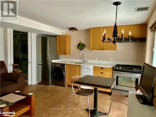 9 Prospect Street, Parry Sound, ON - Indoor Photo Showing Kitchen