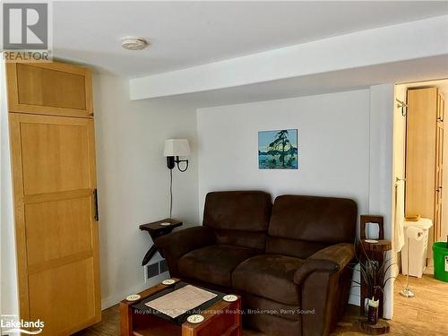 9 Prospect Street, Parry Sound, ON - Indoor Photo Showing Living Room