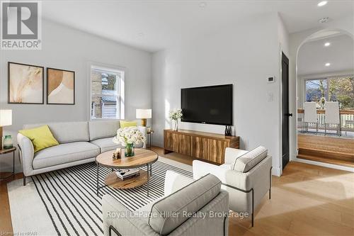 98 Nelson Street, Stratford, ON - Indoor Photo Showing Living Room