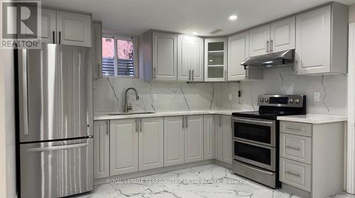 Lower - 7427 Allspice Trail, Mississauga, ON - Indoor Photo Showing Kitchen With Upgraded Kitchen