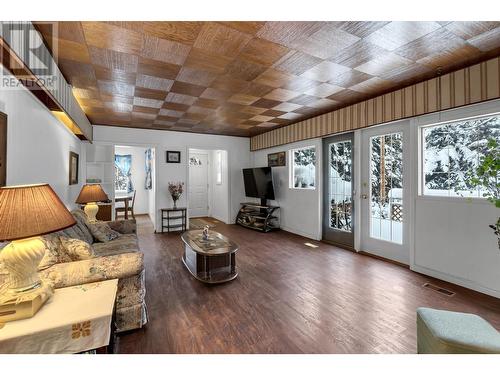 4184 Estavilla Drive, Prince George, BC - Indoor Photo Showing Living Room