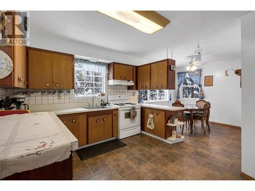 4184 Estavilla Drive, Prince George, BC - Indoor Photo Showing Kitchen