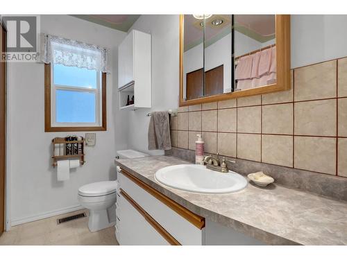 4184 Estavilla Drive, Prince George, BC - Indoor Photo Showing Bathroom