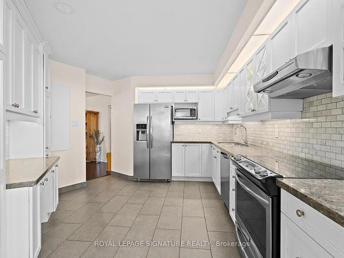 1122-10 Guildwood Pkwy, Toronto, ON - Indoor Photo Showing Kitchen With Upgraded Kitchen