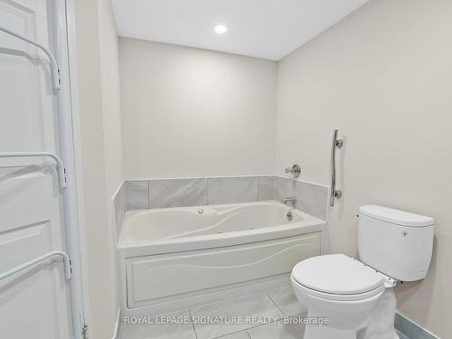 1122-10 Guildwood Pkwy, Toronto, ON - Indoor Photo Showing Bathroom