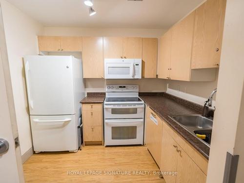 1122-10 Guildwood Pkwy, Toronto, ON - Indoor Photo Showing Kitchen