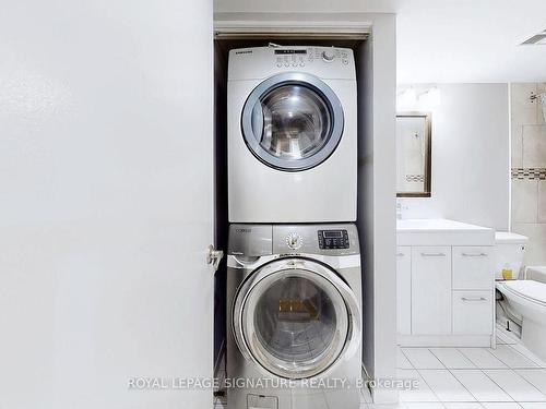 103B-211 Forum Dr, Mississauga, ON - Indoor Photo Showing Laundry Room