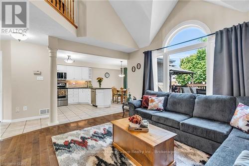 64 Gaw Crescent, Guelph (Pine Ridge), ON - Indoor Photo Showing Living Room