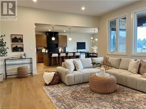 958 Bogdanovic Way, Huron-Kinloss, ON - Indoor Photo Showing Living Room