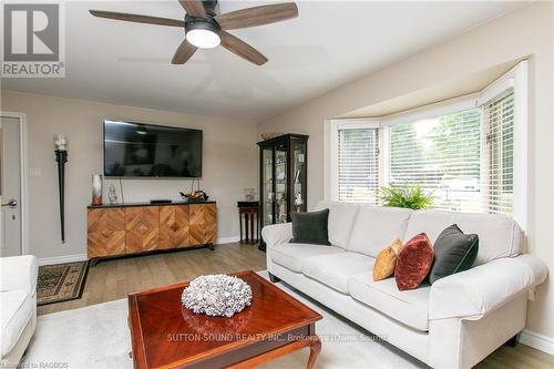 7 Sandy Pines Trail, South Bruce Peninsula, ON - Indoor Photo Showing Living Room