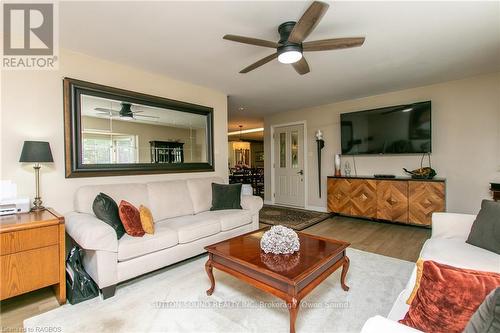 7 Sandy Pines Trail, South Bruce Peninsula, ON - Indoor Photo Showing Living Room