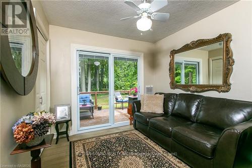 7 Sandy Pines Trail, South Bruce Peninsula, ON - Indoor Photo Showing Living Room