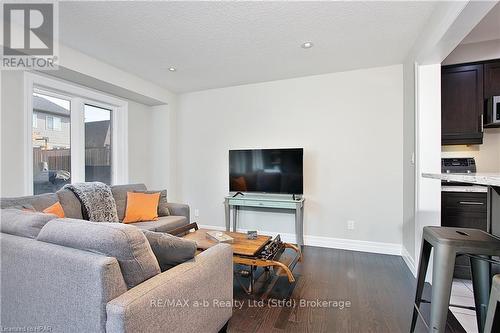 44 Anderson Crescent, Stratford (Ellice), ON - Indoor Photo Showing Living Room