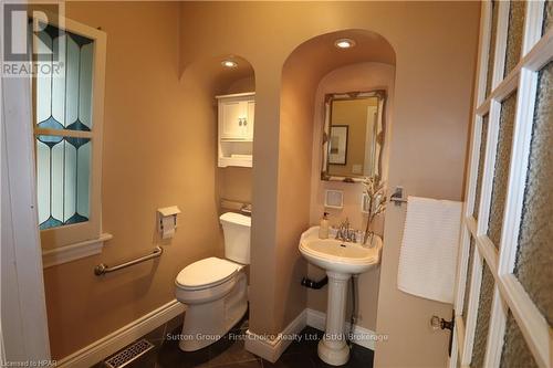 223 Mornington Street, Stratford, ON - Indoor Photo Showing Bathroom