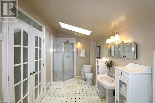 223 Mornington Street, Stratford, ON - Indoor Photo Showing Bathroom