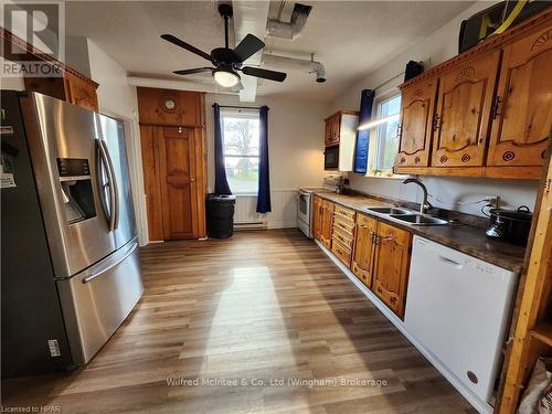 587 Gough Street, Huron-Kinloss (Lucknow), ON - Indoor Photo Showing Kitchen With Double Sink