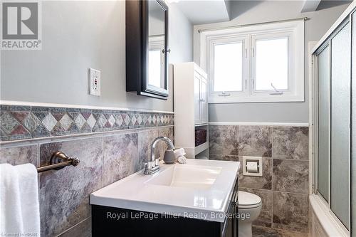 35 Dawson Street, Stratford, ON - Indoor Photo Showing Bathroom