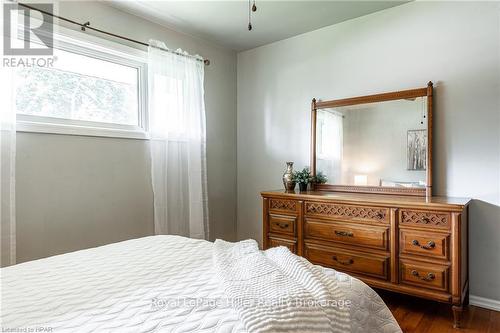 35 Dawson Street, Stratford, ON - Indoor Photo Showing Bedroom