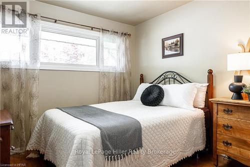 35 Dawson Street, Stratford, ON - Indoor Photo Showing Bedroom