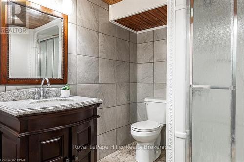 35 Dawson Street, Stratford, ON - Indoor Photo Showing Bathroom