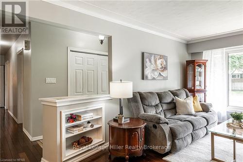 35 Dawson Street, Stratford, ON - Indoor Photo Showing Living Room