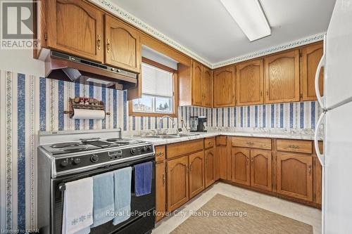 6 Hollyberry Place, Guelph (Parkwood Gardens), ON - Indoor Photo Showing Kitchen With Double Sink