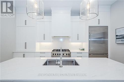 138 Dublin Street N, Guelph (Exhibition Park), ON - Indoor Photo Showing Kitchen With Upgraded Kitchen