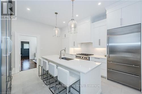 138 Dublin Street N, Guelph (Exhibition Park), ON - Indoor Photo Showing Kitchen With Upgraded Kitchen