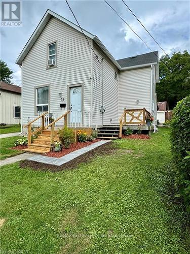 32 Walnut Lane, Brant, ON - Outdoor