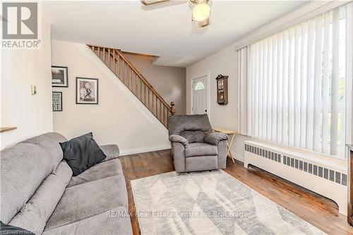 32 Walnut Lane, Brant, ON - Indoor Photo Showing Living Room