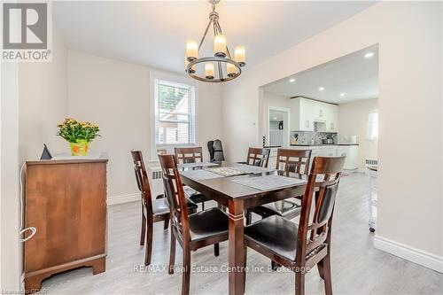 32 Walnut Lane, Brant, ON - Indoor Photo Showing Dining Room