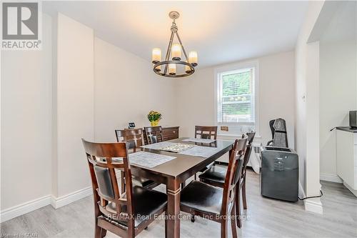 32 Walnut Lane, Brant, ON - Indoor Photo Showing Dining Room