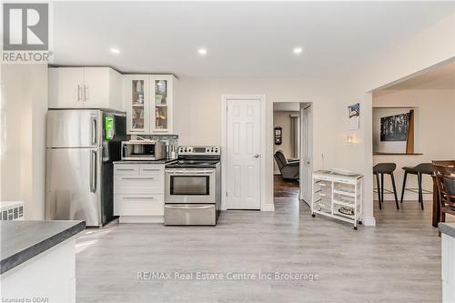 32 Walnut Lane, Brant, ON - Indoor Photo Showing Kitchen