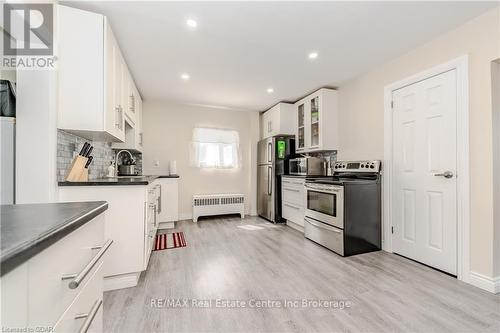 32 Walnut Lane, Brant, ON - Indoor Photo Showing Kitchen