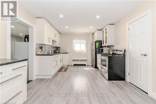 32 Walnut Lane, Brant, ON - Indoor Photo Showing Kitchen