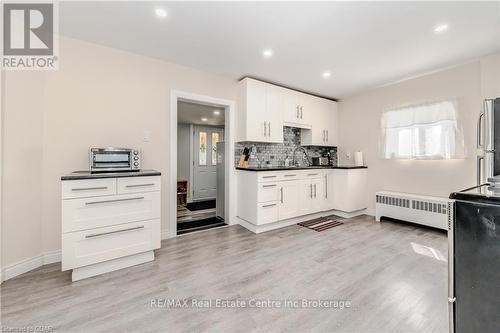 32 Walnut Lane, Brant, ON - Indoor Photo Showing Kitchen